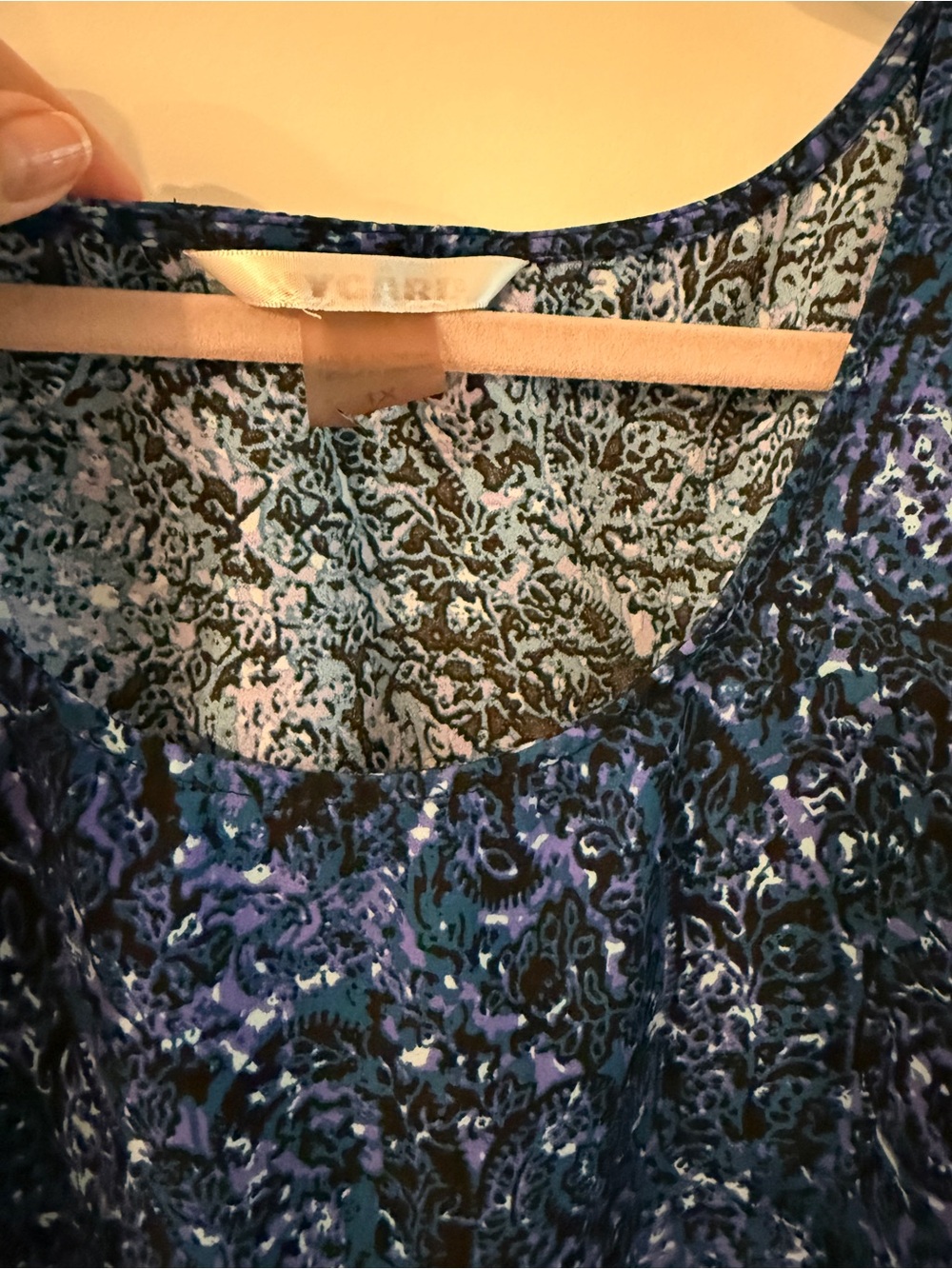 Cold-Shoulder Blouse in Deep Blue - Picture 4 of 4